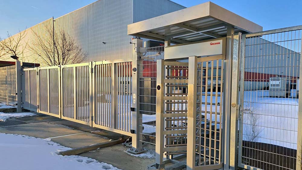 High-speed gate for extreme conditions